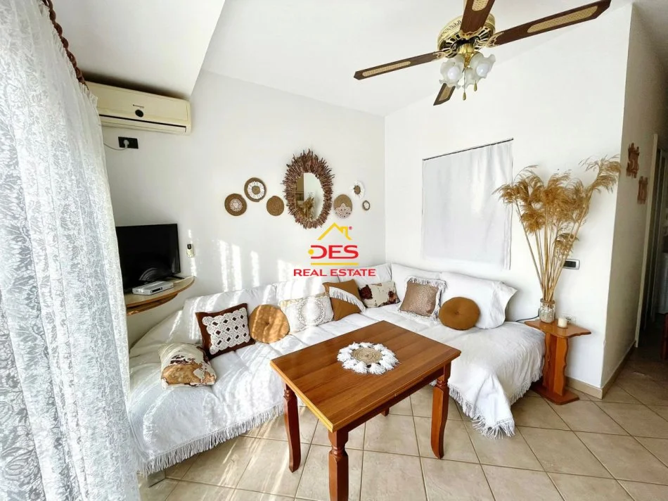 Vlore, jepet me qera apartament 1+1+Ballkon Kati 7, 50 m² 300 € (Rruga Murat Tërbaçi)