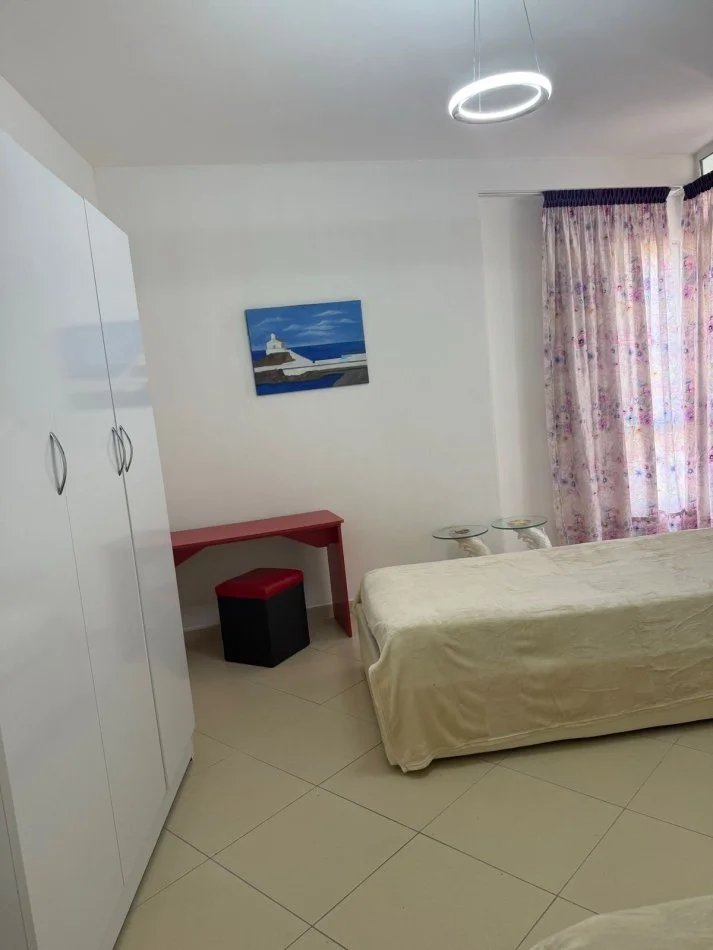 Tirane, jepet me qera apartament 2+1+Ballkon Kati 3, 600 € 