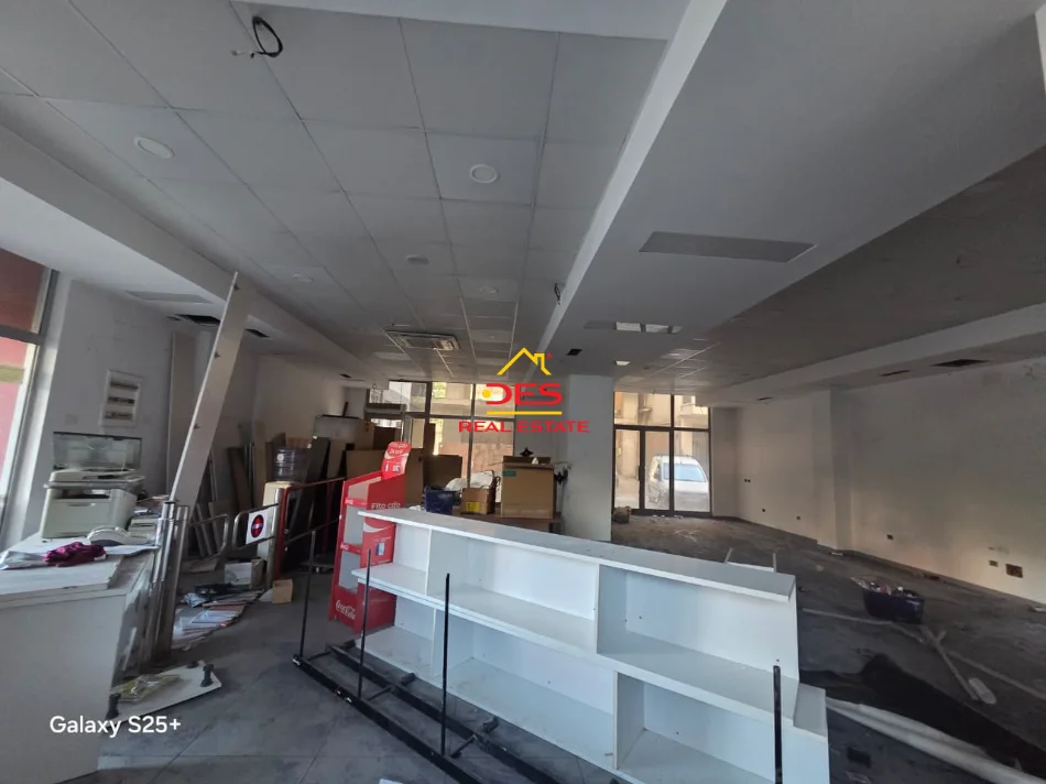 Vlore, shitet ambjent biznesi Kati 0, 162 m² 170.000 € (Rruga Sulejman Delvina)