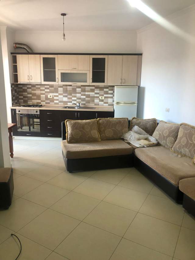 Tirane, jepet me qera apartament 1+1+BLK Kati 3, 70 m² 300  (xhanfize keko)
