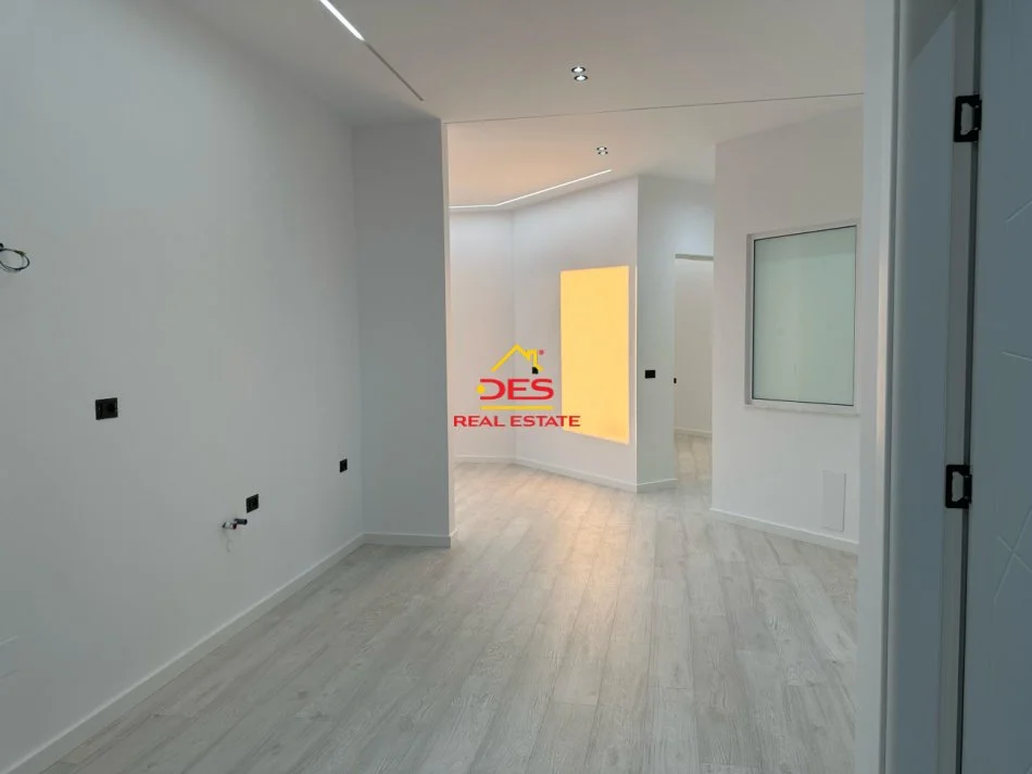 Vlore, shitet apartament 2+1+Ballkon Kati 1, 108 m² 355.000 € (Rruga Murat Tërbaçi)