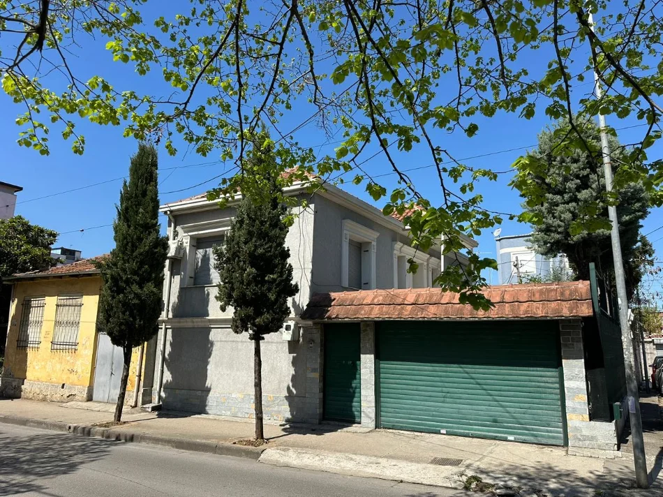 Tirane, shitet Vile , 153 m² 500.000 € (Prane Selvise, Rruga Tafaj)