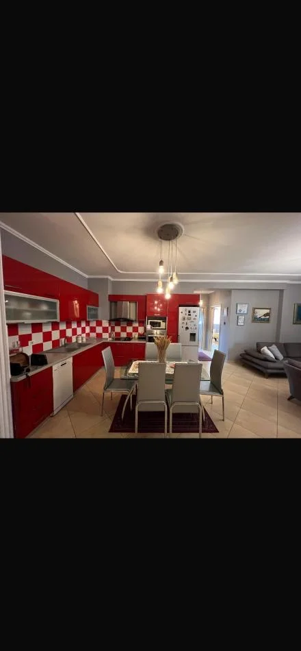 Tirane, jepet me qera apartament 2+1 Kati 5, 117 m² 600 € 