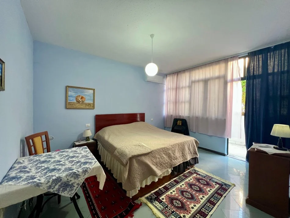 Durres, shitet shtepi 5+1+Ballkon Kati 2, 490 m² 640.000 € (Shkembi i Kavajes)