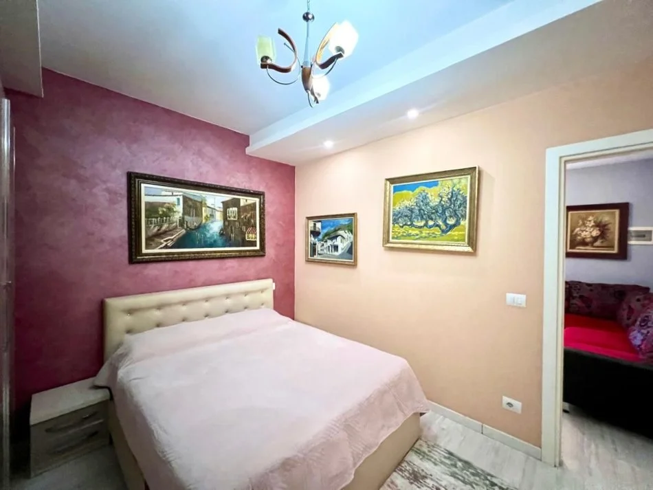 Tirane, jepet me qera apartament 1+1 Kati 1, 81 m² 500 € (Fakulteti i ekonomise)