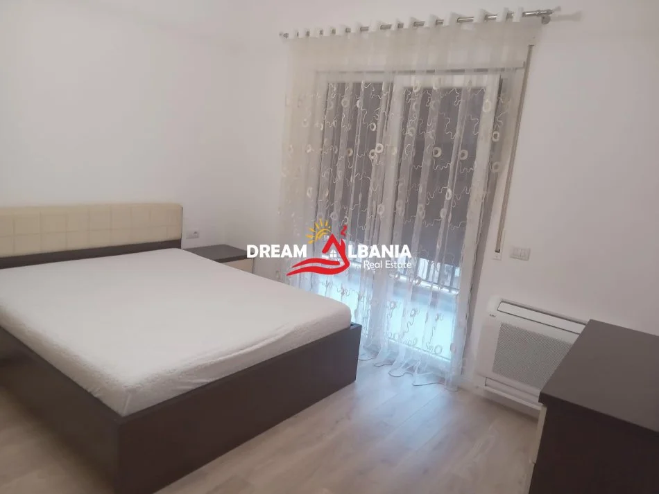 Tirane, jepet me qera apartament 2+1 Kati 2, 100 m² 700 € (Xhamlliku)