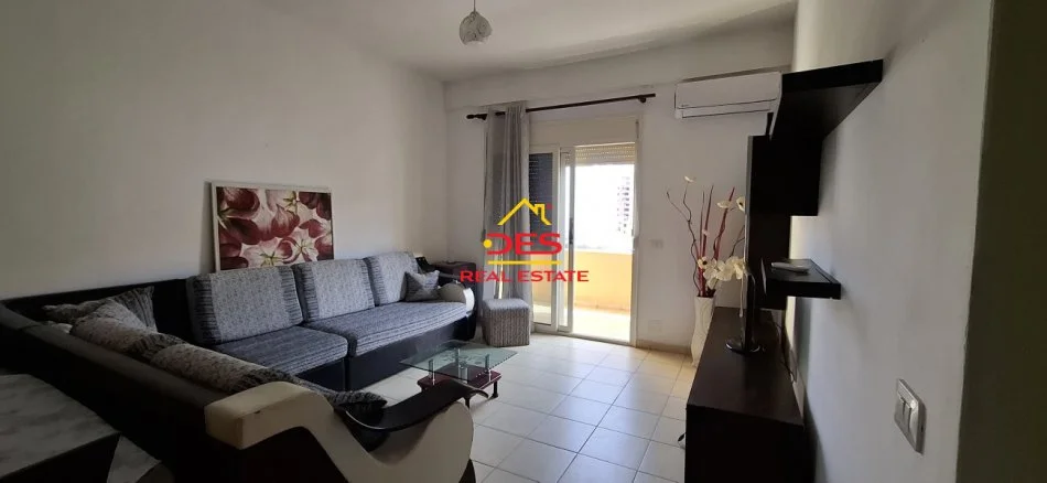 Vlore, jepet me qera apartament 2+1+Ballkon Kati 4, 110 m² 400 € (Rr Sazani, Vlorë)