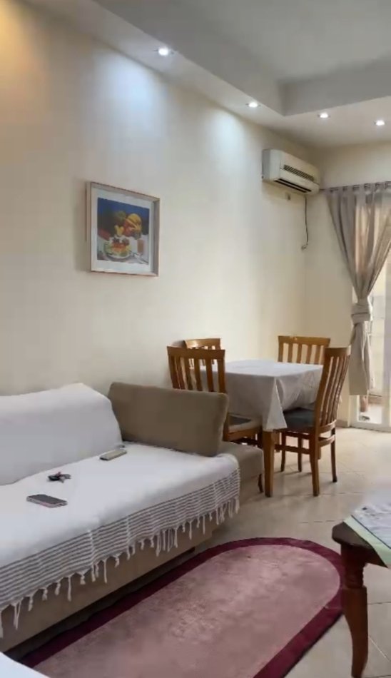 Tirane, jepet me qera apartament 1+1+Ballkon Kati 3, 65 m² 350 € (rruga Bill Klinton)