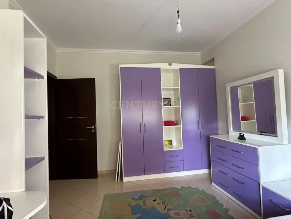 Tirane, jepet me qera apartament 3+1 Kati 1, 130 m² 400 € (fresk)