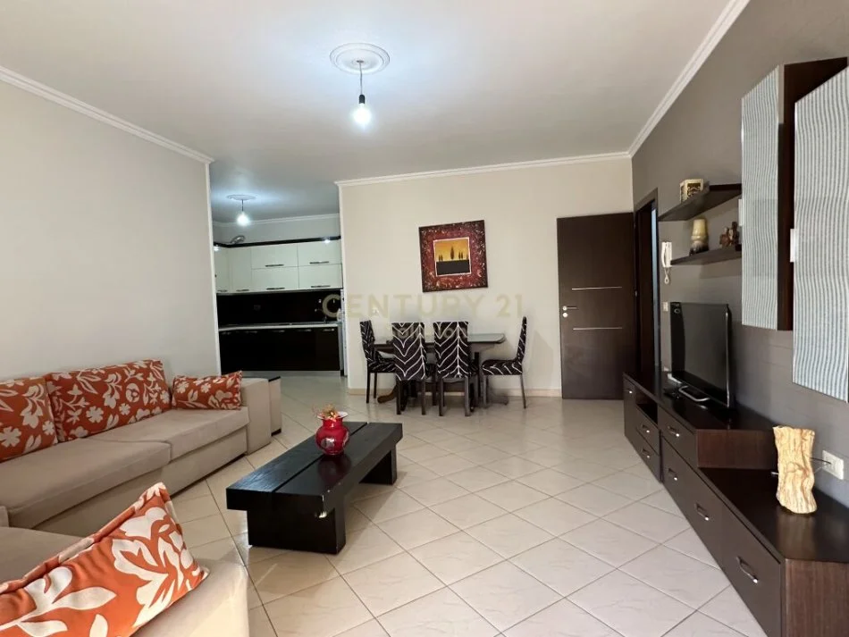 Tirane, jepet me qera apartament 3+1 Kati 2, 130 m² 400 € (FRESK)