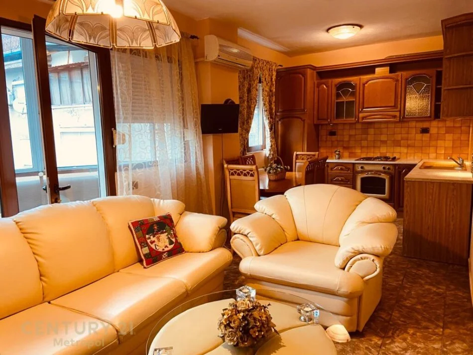 Tirane, jepet me qera apartament 1+1 Kati 3, 67 m² 500 € (sheshi willson)