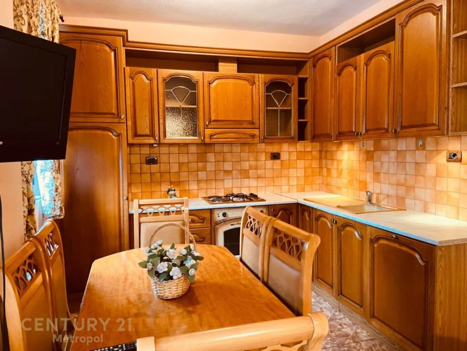 Tirane, jepet me qera apartament 1+1 Kati 3, 67 m² 500 € (sheshi willson)