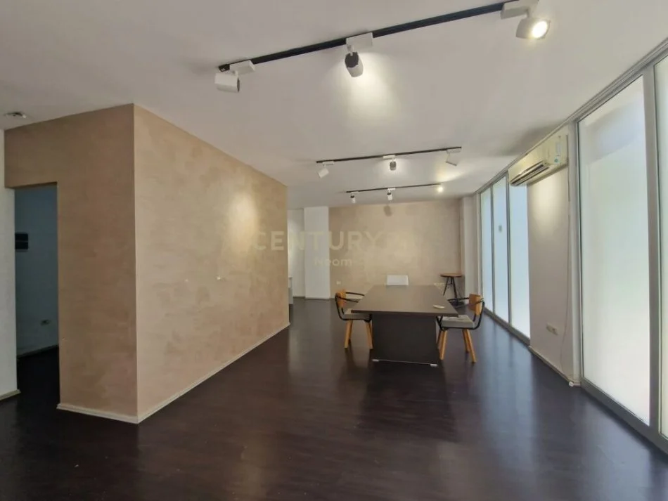 Tirane, jepet me qera apartament 1+1 Kati 0, 62 m² 500 € (rruga peti)