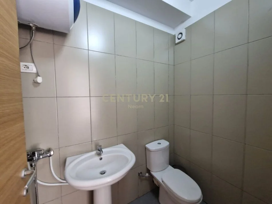 Tirane, jepet me qera apartament 1+1 Kati 0, 62 m² 500 € (rruga peti)