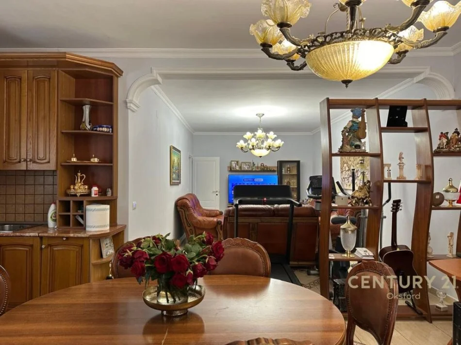 Tirane, jepet me qera apartament 3+1+Ballkon Kati 5, 103 m² 700 € (Vasil shanto)