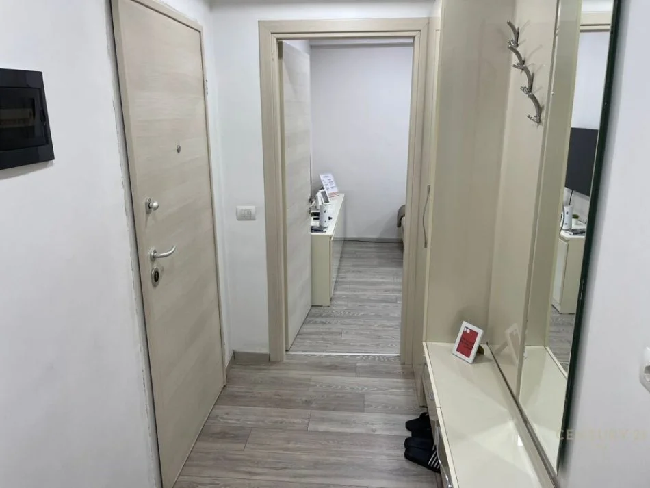 Tirane, shitet apartament 1+1 Kati 2, 70 m² 165.000 € (bllok)