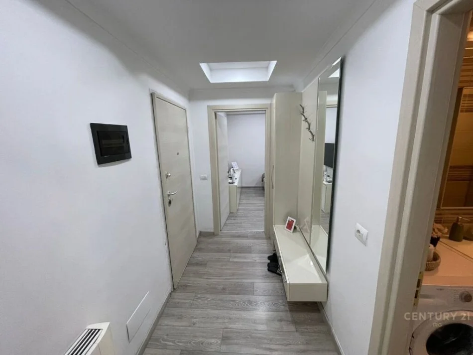 Tirane, shitet apartament 1+1 Kati 2, 70 m² 165.000 € (bllok)