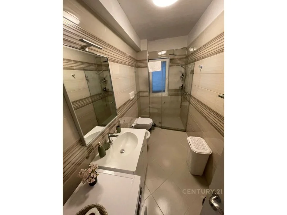 Tirane, shitet apartament 1+1 Kati 2, 70 m² 165.000 € (bllok)