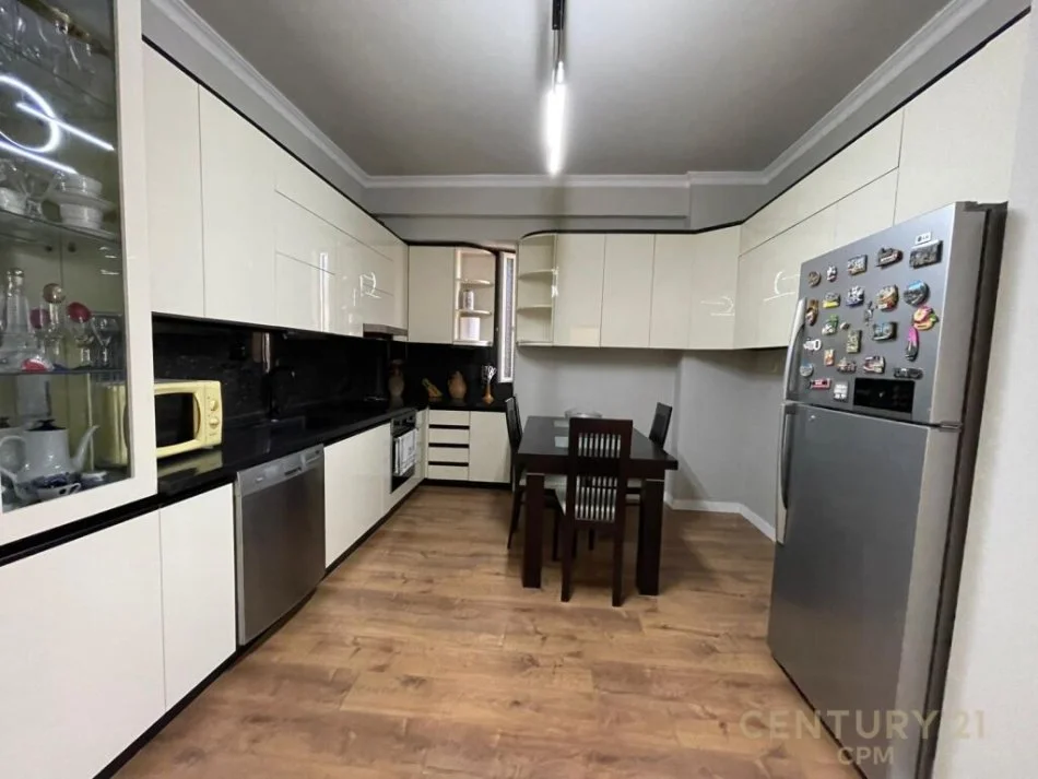 Tirane, shitet apartament 2+1 Kati 5, 114 m² 160.000 € (kodra e diellit)