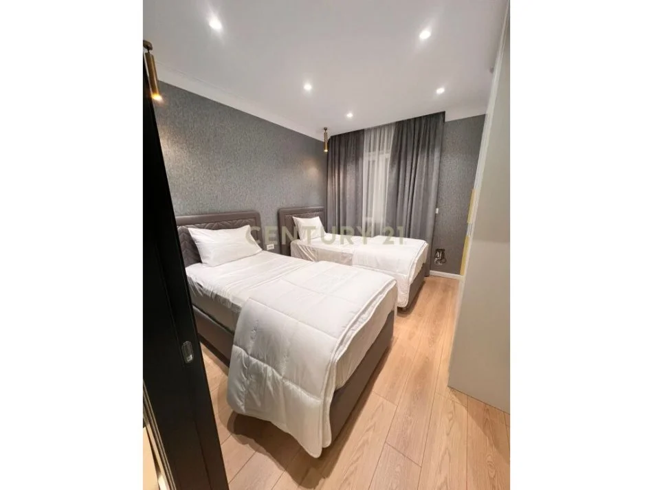 Tirane, jepet me qera apartament 2+1 Kati 5, 110 m² 1.300 € (kopeshti botanik)