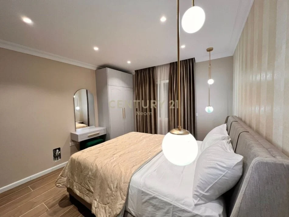 Tirane, jepet me qera apartament 2+1 Kati 5, 110 m² 1.300 € (kopeshti botanik)