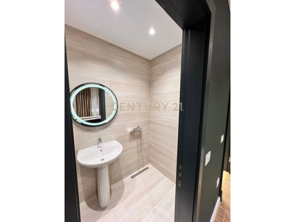 Tirane, jepet me qera apartament 2+1 Kati 5, 110 m² 1.300 € (kopeshti botanik)