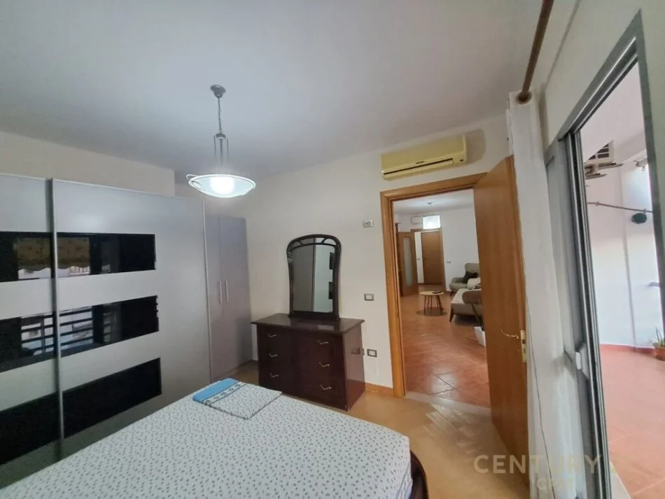 Tirane, jepet me qera apartament 2+1 Kati 5, 81 m² 600 € (ZOGU I ZI)