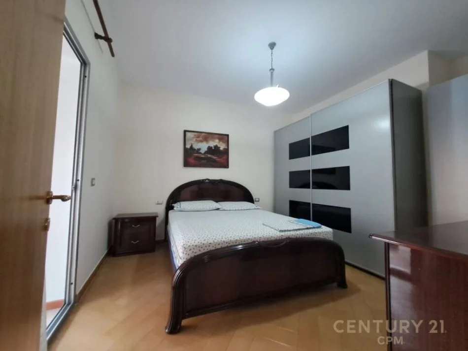 Tirane, jepet me qera apartament 2+1 Kati 5, 81 m² 600 € (ZOGU I ZI)