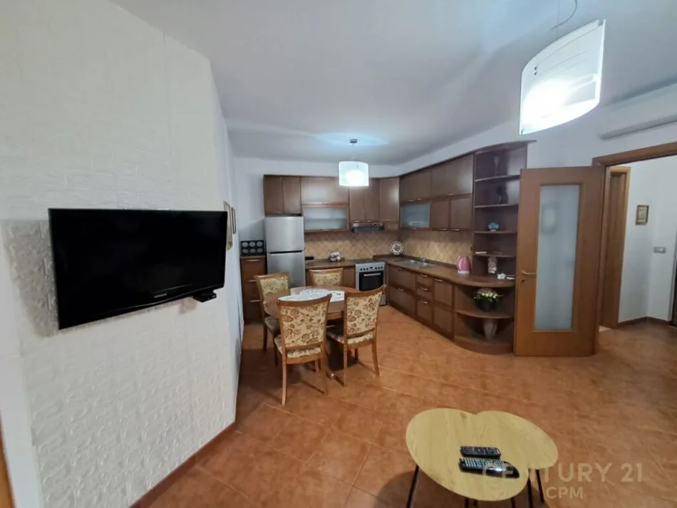 Tirane, jepet me qera apartament 2+1 Kati 5, 81 m² 600 € (ZOGU I ZI)