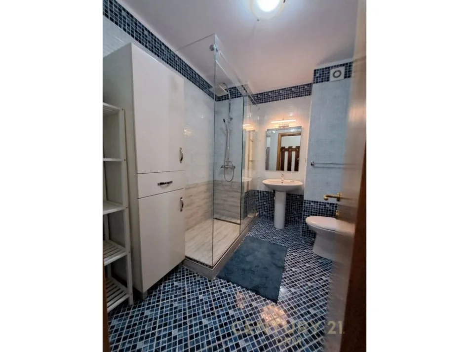 Tirane, jepet me qera apartament 2+1 Kati 5, 81 m² 600 € (ZOGU I ZI)