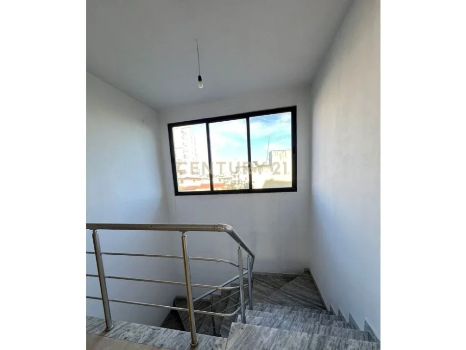 Durres, jepet me qera apartament 2+1 Kati 1, 150 m² 270 € 
