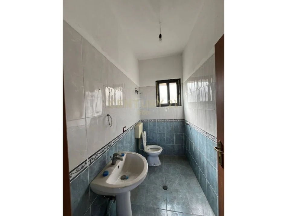 Durres, jepet me qera apartament 2+1 Kati 1, 150 m² 270 € 