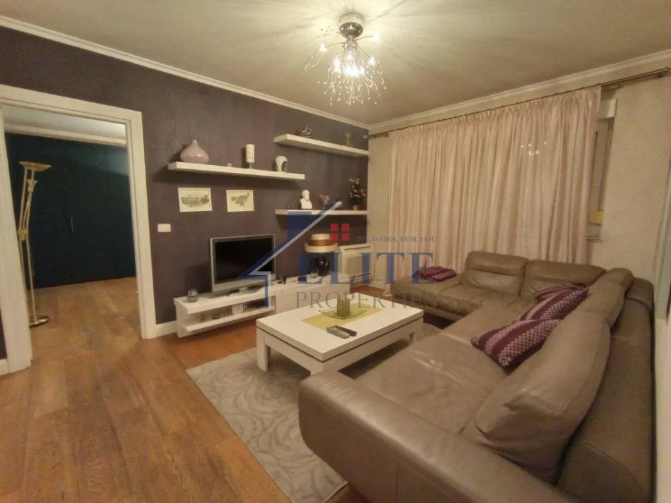 Tirane, jepet me qera apartament 2+1+Ballkon Kati 7, 100 m² 800 € (Mozaiku i Tiranes)