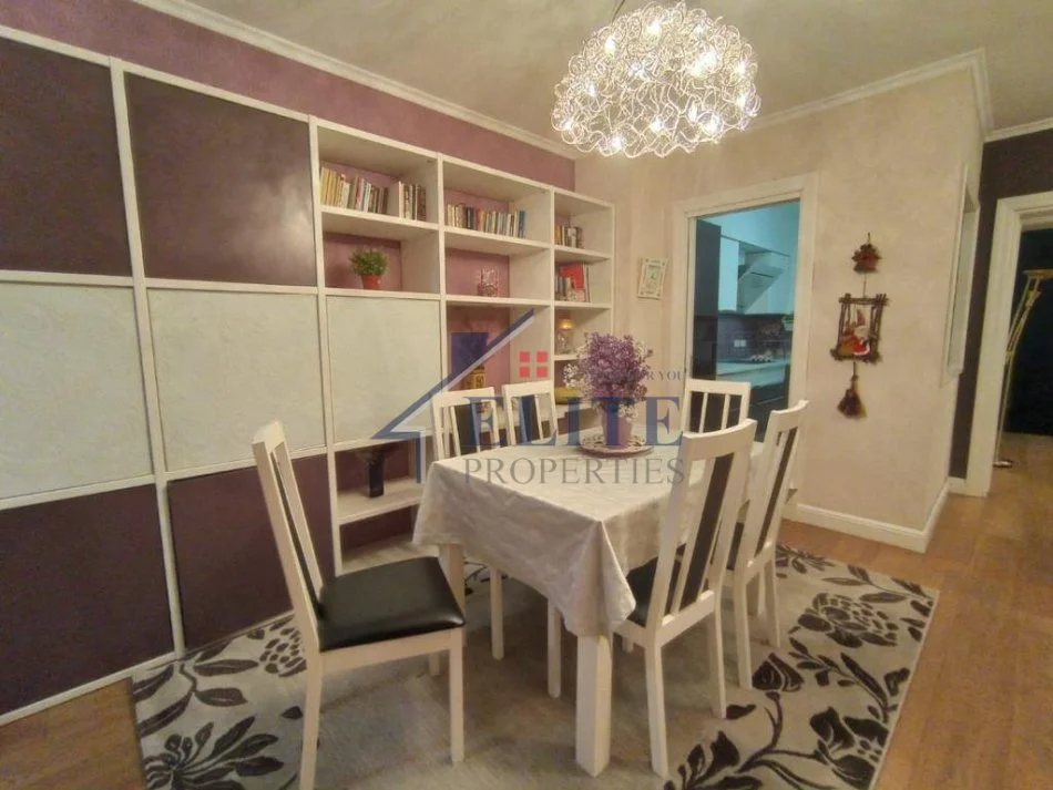 Tirane, jepet me qera apartament 2+1+Ballkon Kati 7, 100 m² 800 € (Mozaiku i Tiranes)