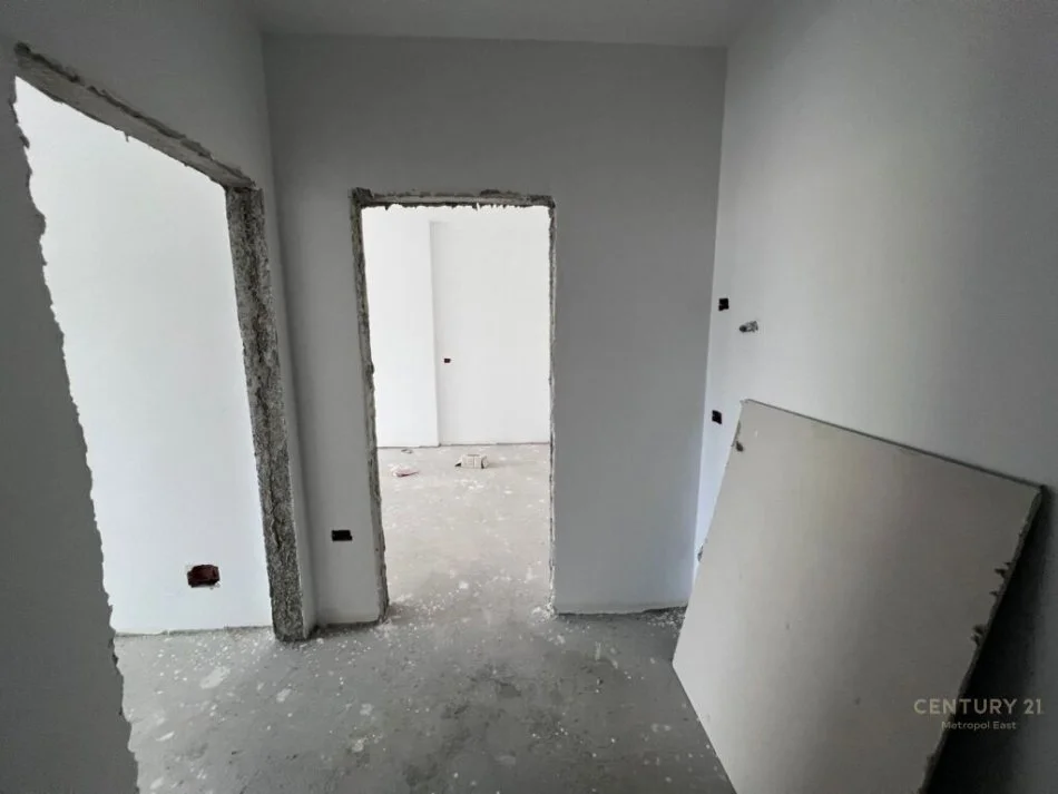 Tirane, shitet apartament 1+1 Kati 5, 73 m² 150.000 € (Stacioni i trenit)