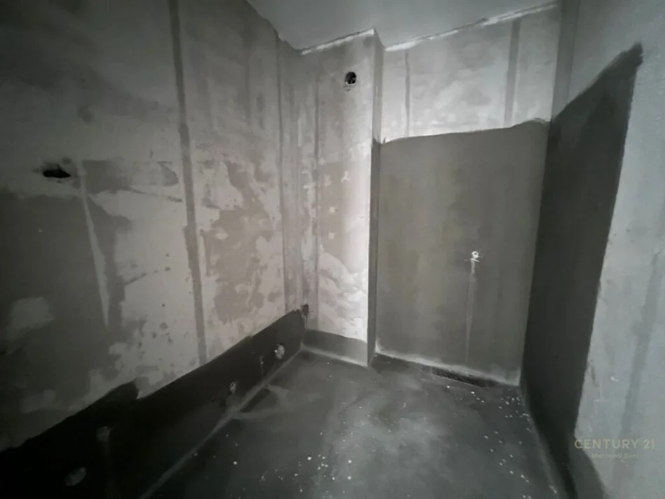 Tirane, shitet apartament 1+1 Kati 5, 73 m² 150.000 € (Stacioni i trenit)