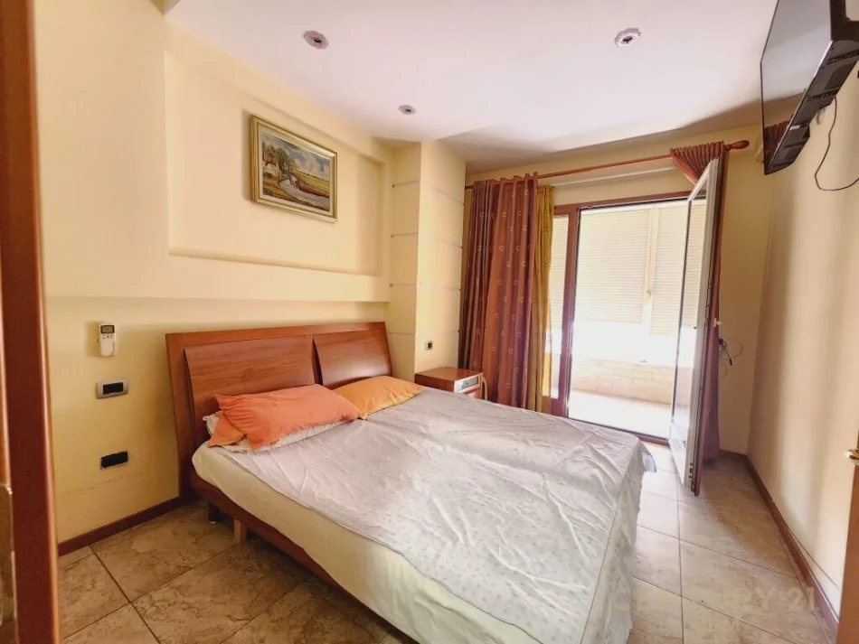 Tirane, jepet me qera apartament 2+1 Kati 1, 100 m² 500 € (Shkolla e kuqe)