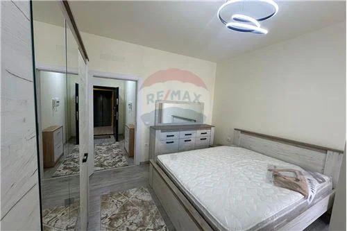 Tirane, shitet apartament 1+1+Ballkon Kati 1, 69 m² 185.000 € (Pazari i Ri)