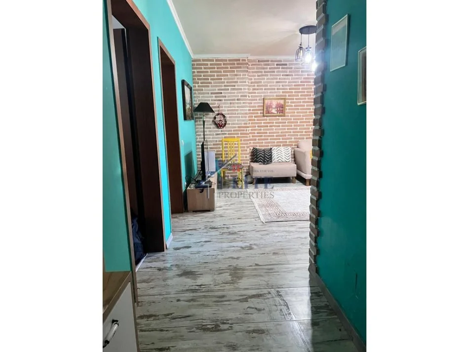 Tirane, jepet me qera apartament 2+1+Ballkon Kati 3, 100 m² 670 € (Komuna e Parisit)