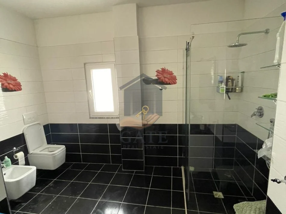 Durres, shitet apartament 3+1 Kati 5, 150 m² 170.000 € (Shkembi i Kavajes)