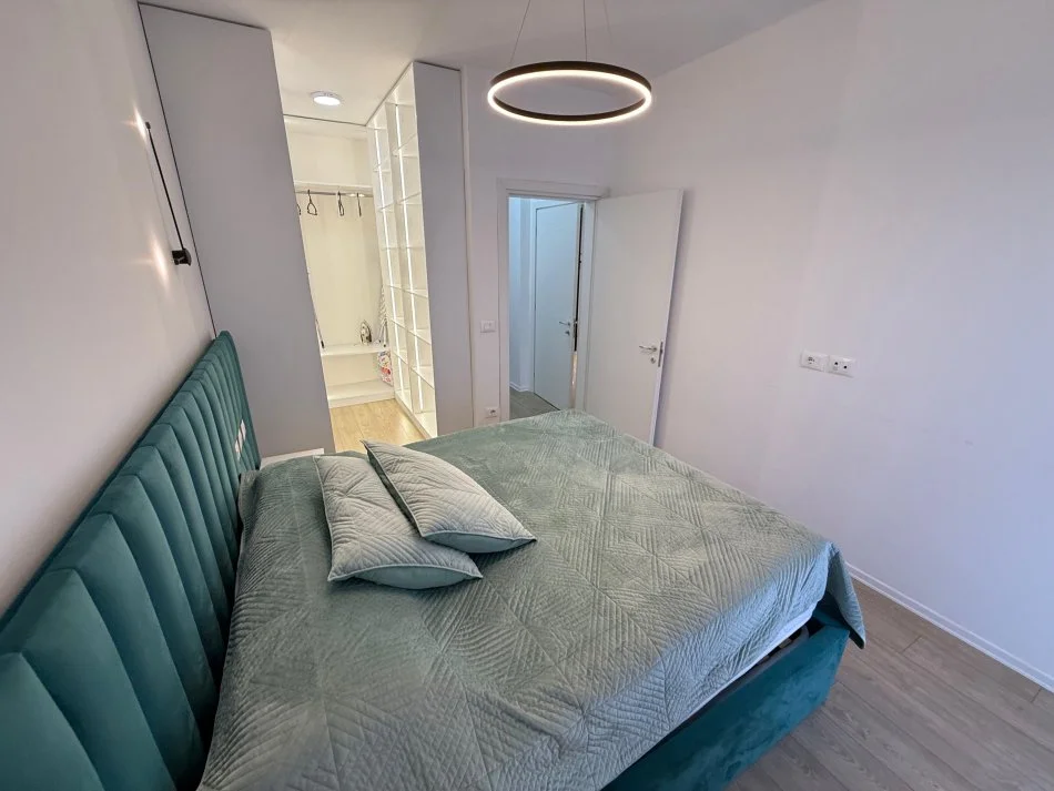 Tirane, jepet me qera apartament 1+1 Kati 15, 63 m² 900 € (Garden building rezidence)