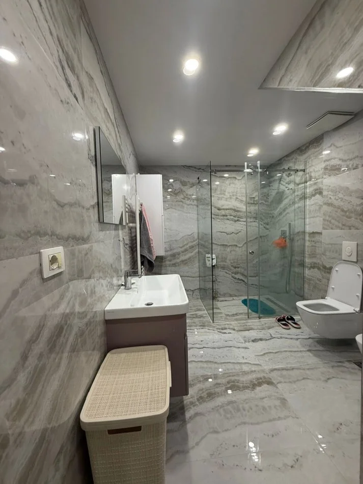 Tirane, jepet me qera apartament duplex 1+1+Ballkon Kati 1, 125 m² 1.400 € (Rezidenca Kodra e Diellit 1)