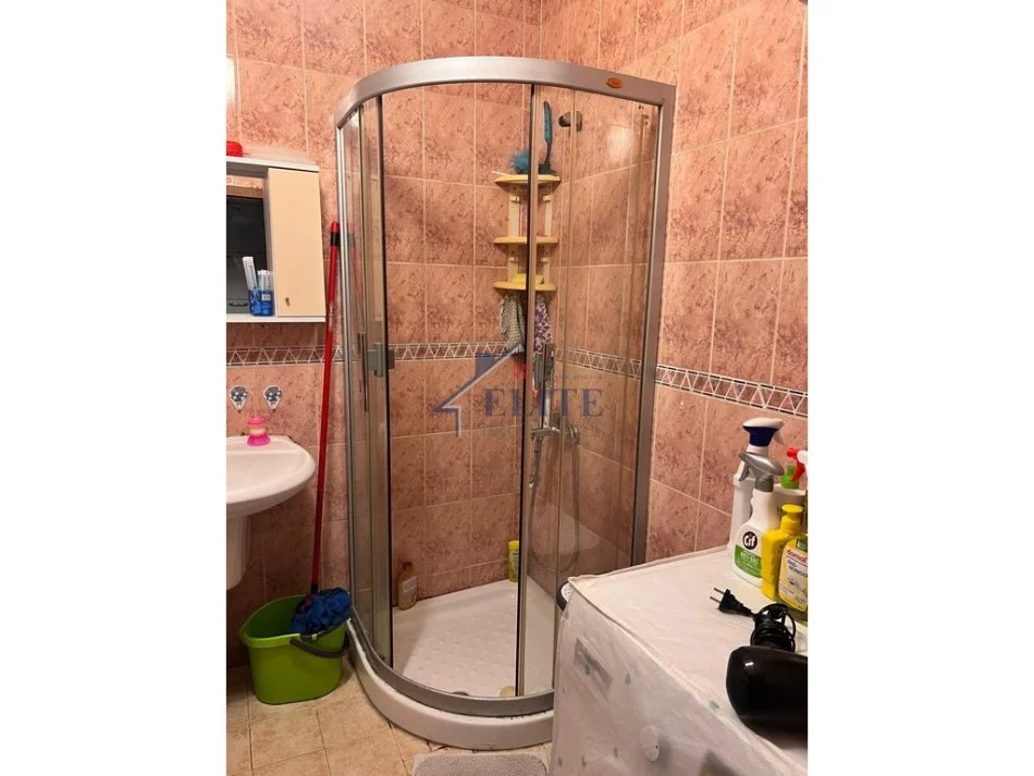 Tirane, jepet me qera apartament 2+1+Ballkon Kati 3, 100 m² 670 € (Komuna e Parisit)
