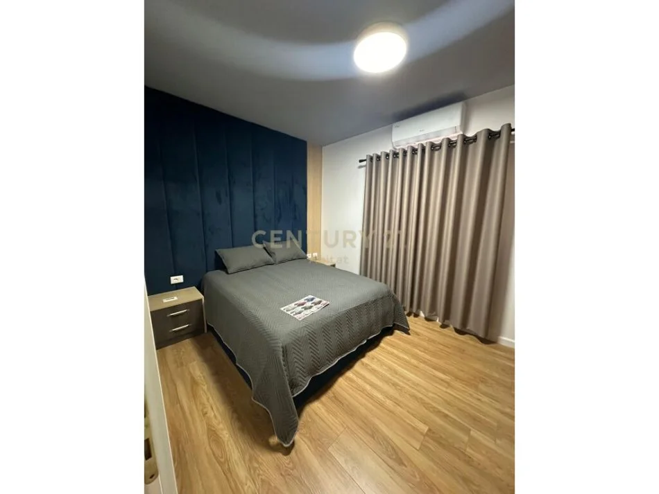 Tirane, jepet me qera apartament 2+1 , 126 m² 900 € (Fusha e Aviacionit)