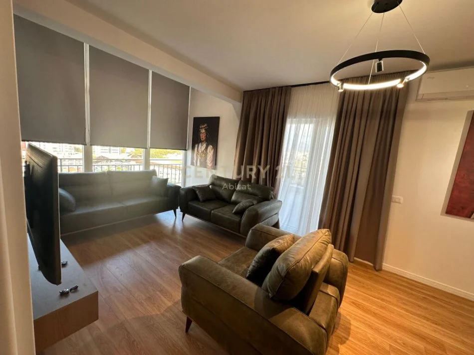 Tirane, jepet me qera apartament 2+1 , 126 m² 900 € (Fusha e Aviacionit)