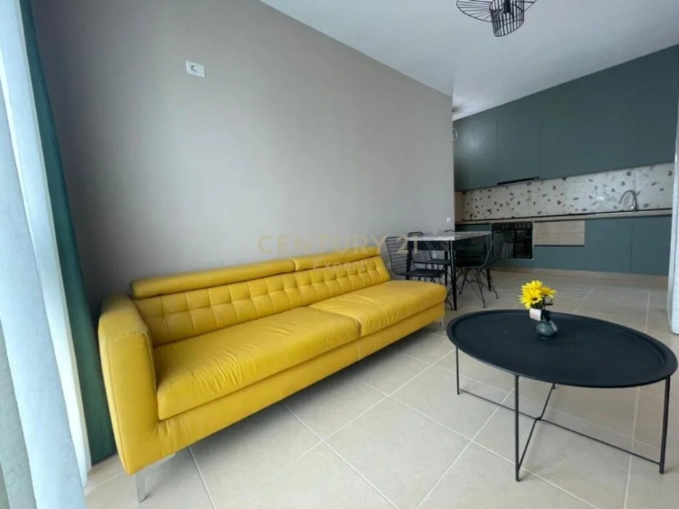 Tirane, jepet me qera apartament 2+1 Kati 5, 56 m² 450 € (laprake)
