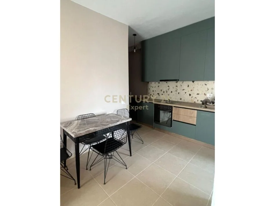 Tirane, jepet me qera apartament 2+1 Kati 5, 56 m² 450 € (laprake)