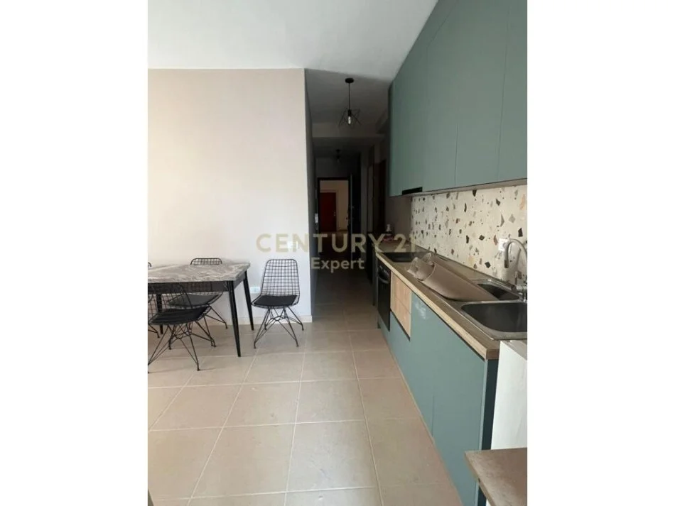 Tirane, jepet me qera apartament 2+1 Kati 5, 56 m² 450 € (laprake)