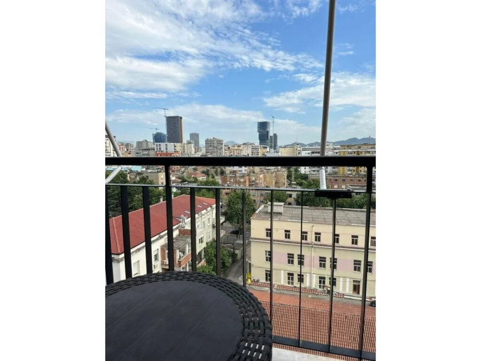 Tirane, shitet apartament 1+1+Ballkon Kati 8, 76 m² 190.000 € (Rruga Jordan Misja, Ish Stacioni i Trenit)