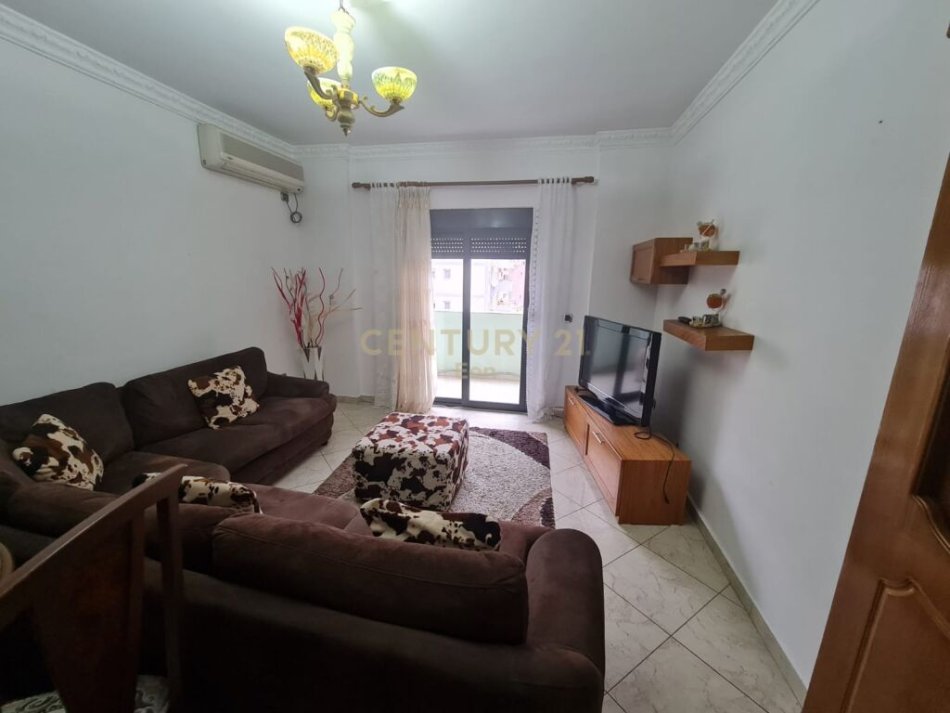 Durres, jepet me qera apartament 1+1 Kati 3, 67 m² 300 € 